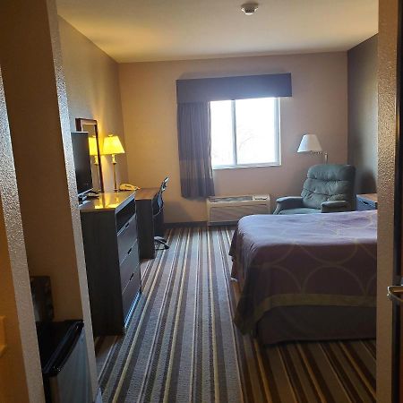 Super 8 By Wyndham Iola Ks Hotel Eksteriør billede