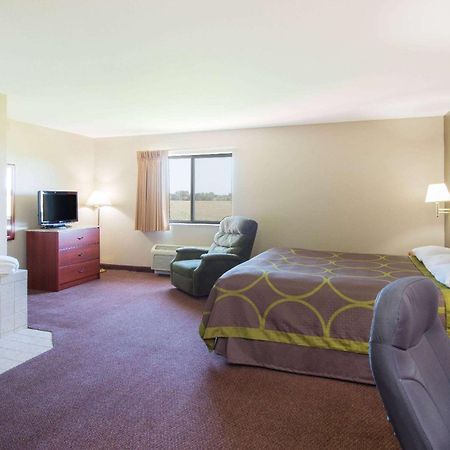 Super 8 By Wyndham Iola Ks Hotel Eksteriør billede