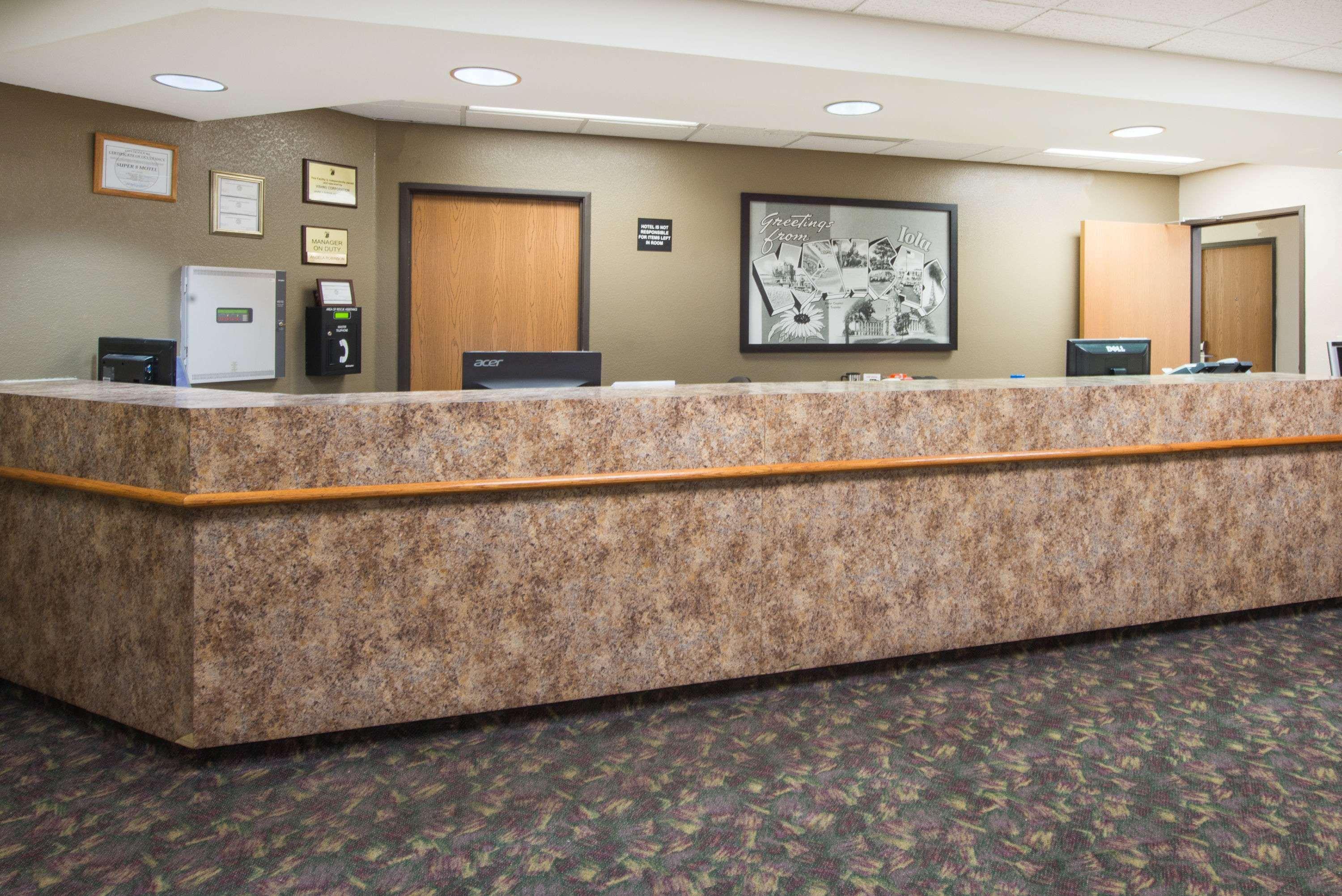 Super 8 By Wyndham Iola Ks Hotel Eksteriør billede
