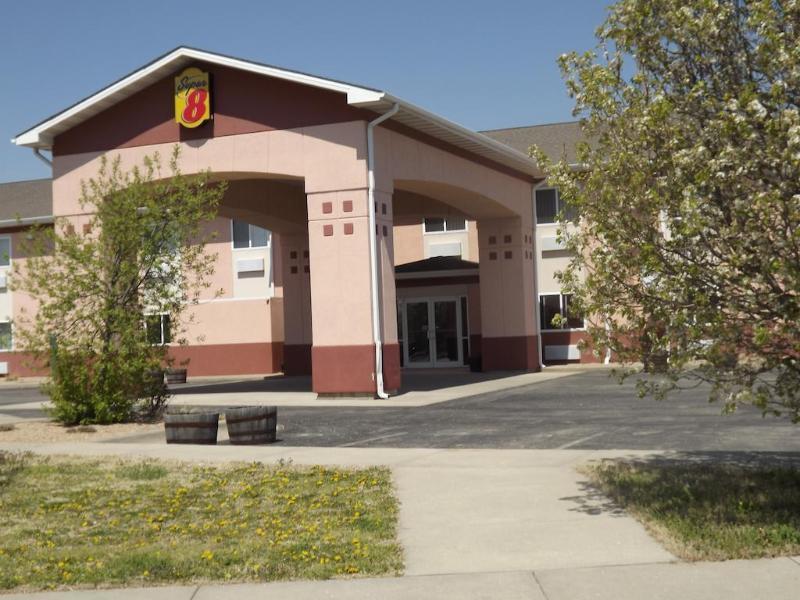 Super 8 By Wyndham Iola Ks Hotel Eksteriør billede
