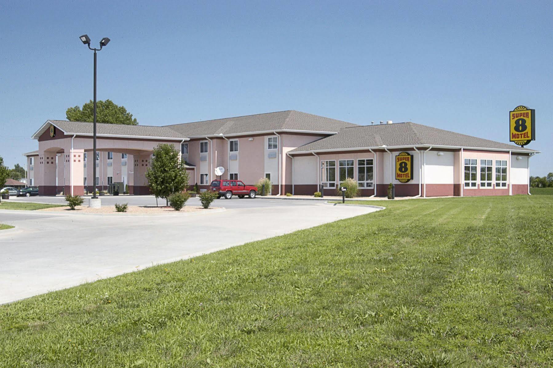 Super 8 By Wyndham Iola Ks Hotel Eksteriør billede