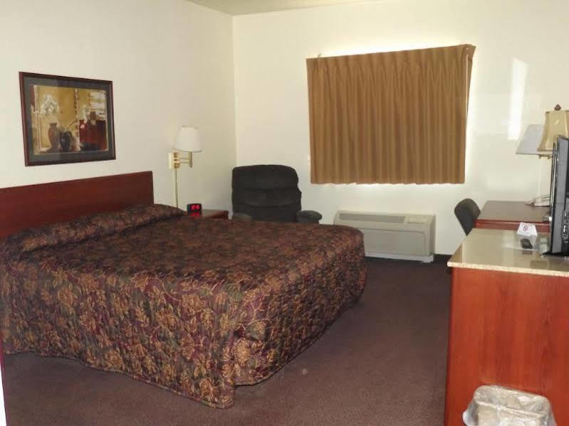 Super 8 By Wyndham Iola Ks Hotel Eksteriør billede