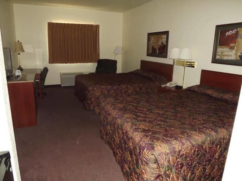 Super 8 By Wyndham Iola Ks Hotel Eksteriør billede