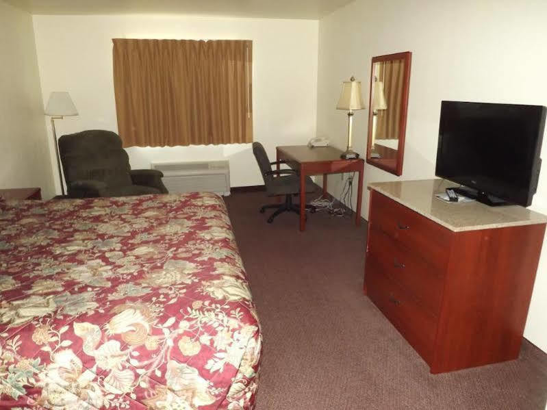 Super 8 By Wyndham Iola Ks Hotel Eksteriør billede